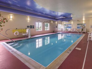 Indoor pool, sun loungers