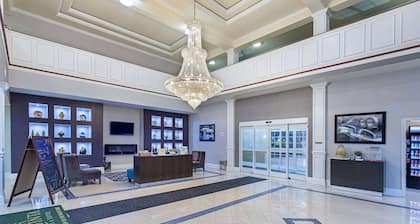 La Quinta Inn & Suites by Wyndham Bowling Green