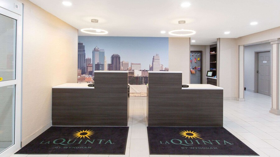 La Quinta Inn & Suites by Wyndham Blue Springs