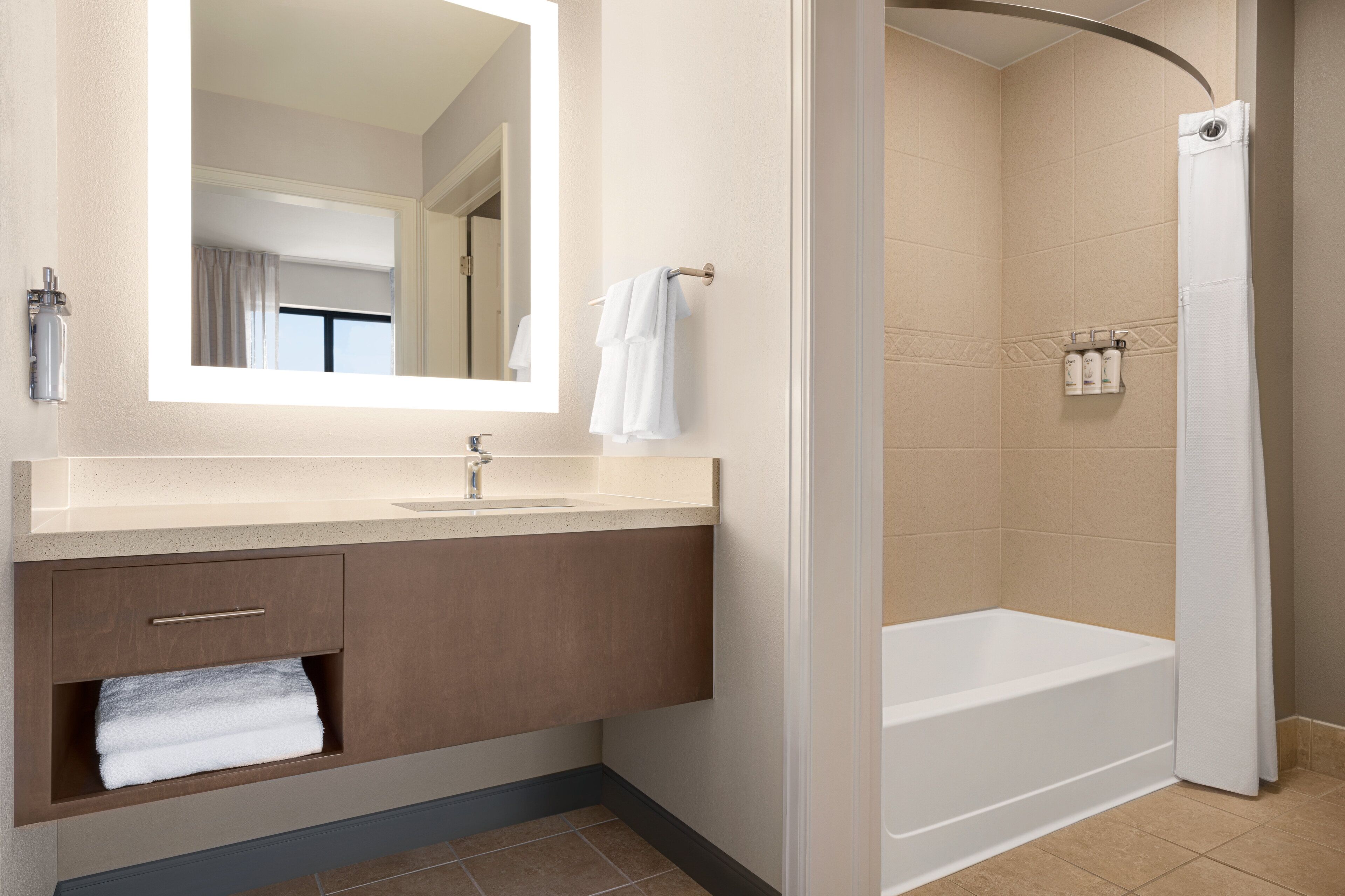 suite, 1 bedroom, kitchen | bathroom | hair dryer, towels