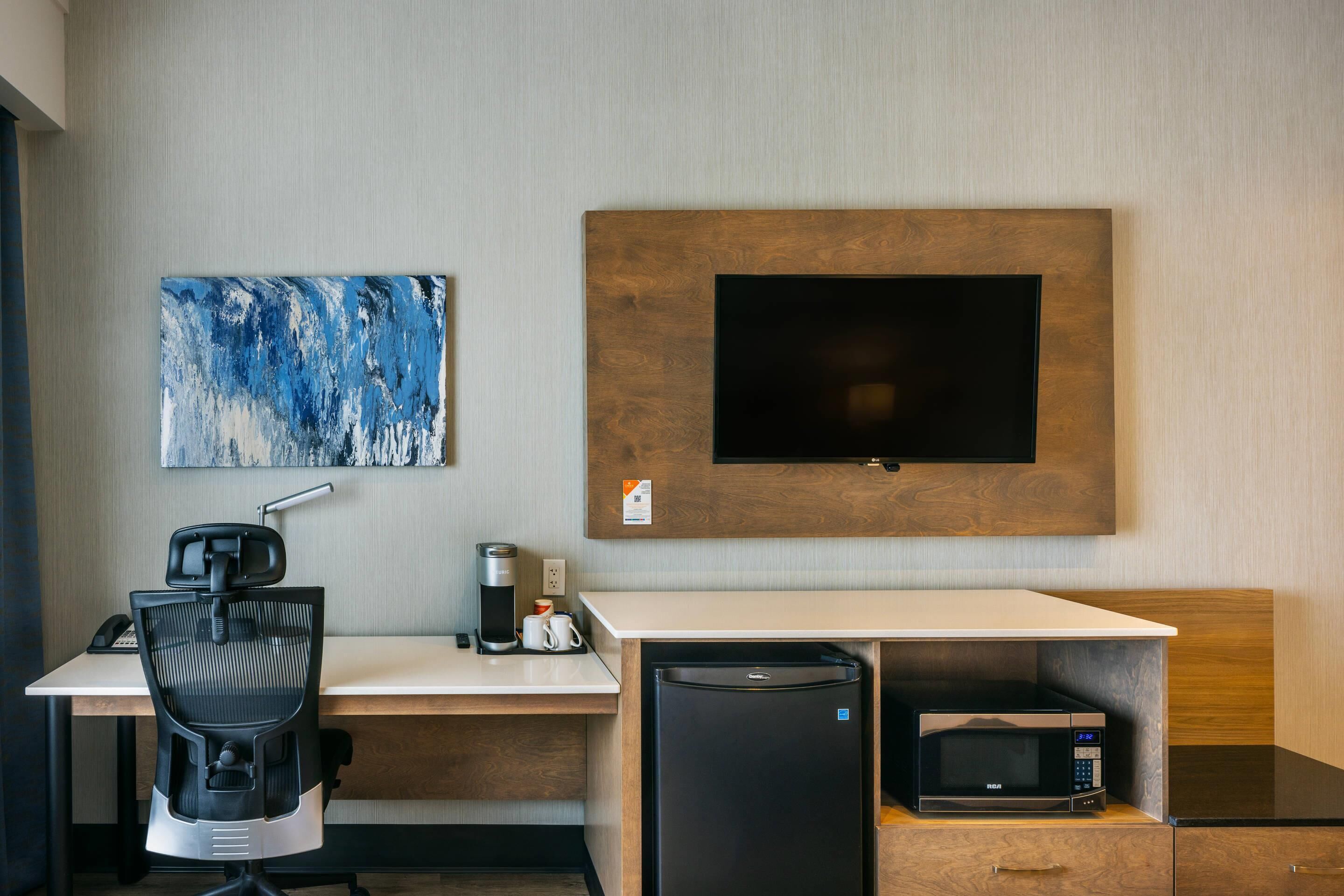 room, 1 king bed, accessible | premium bedding, in-room safe, desk, blackout curtains