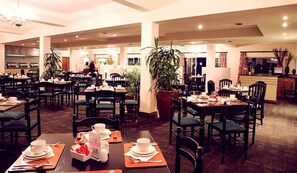 Daily full breakfast (ZAR 210 per person)