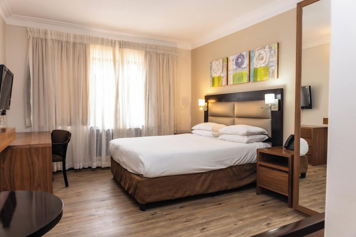 In-room safe, desk, blackout drapes, soundproofing