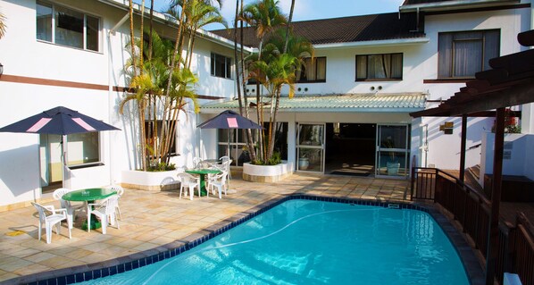 Outdoor pool, pool loungers