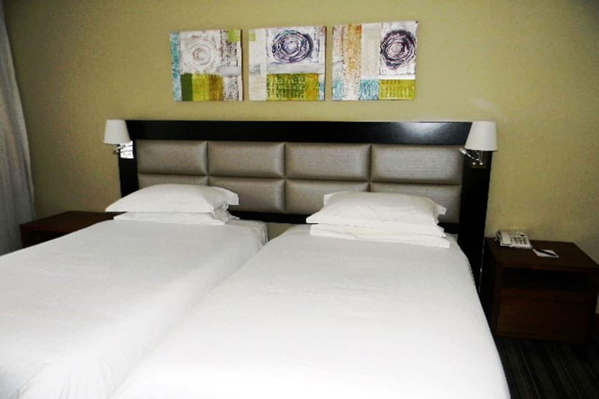 Deluxe Room, 2 Twin Beds | In-room safe, desk, blackout drapes, soundproofing