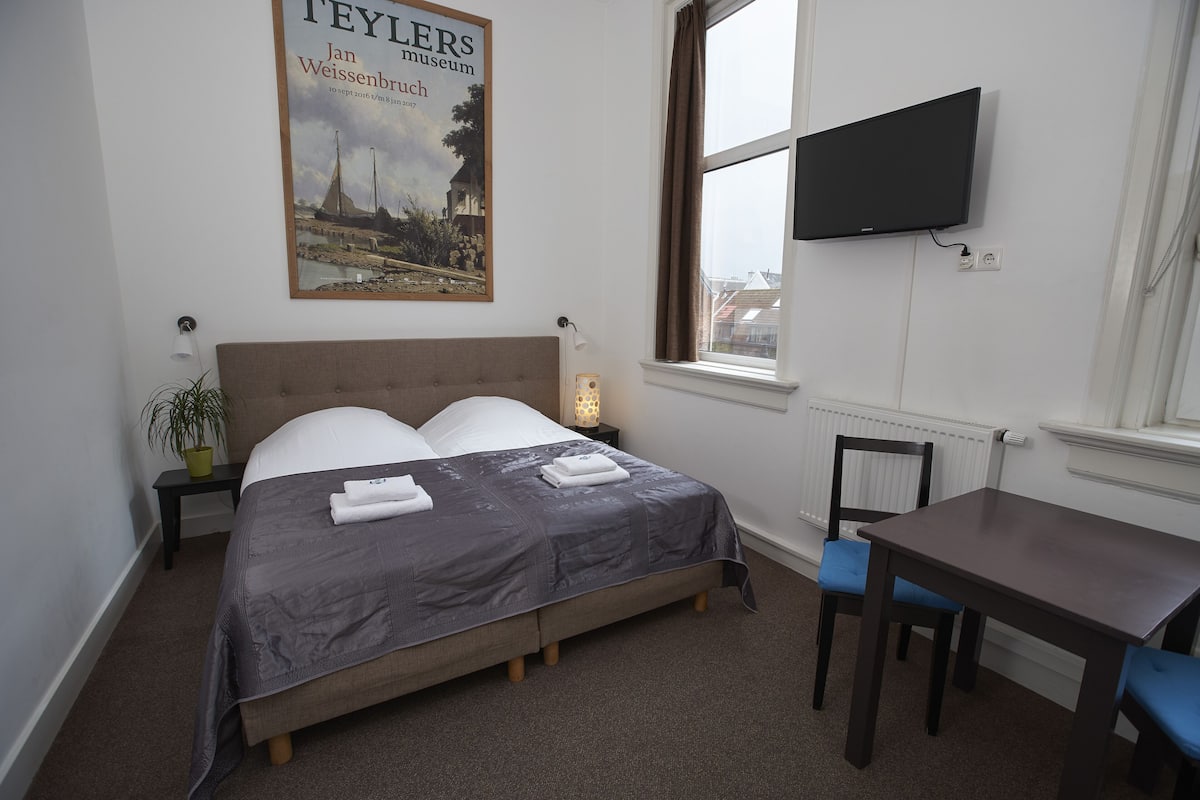 Twin kamer | Verduisterende gordijnen, een strijkplank/strijkijzer, gratis wifi