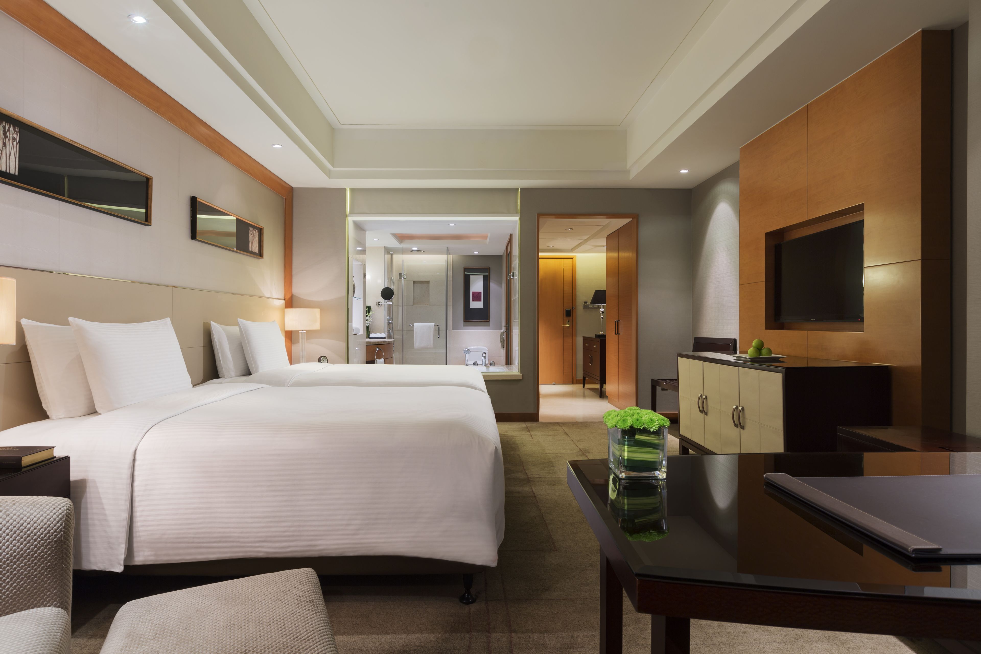 deluxe room, 2 single beds | free minibar items, in-room safe, desk, blackout curtains