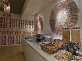 Desayuno buffet diario (AUD 32 por persona)