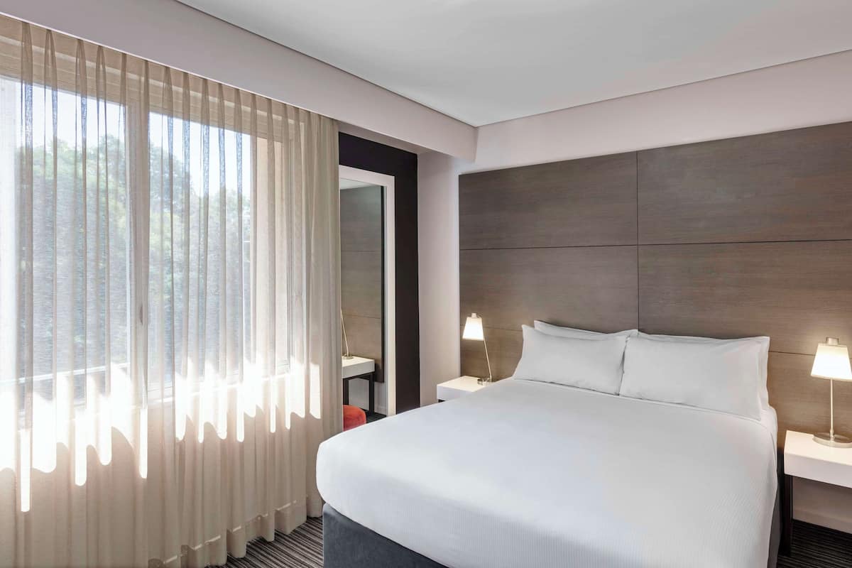 1 slaapkamer, luxe beddengoed, een kluis op de kamer, een bureau