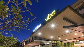 住宿正面 (夜晚)