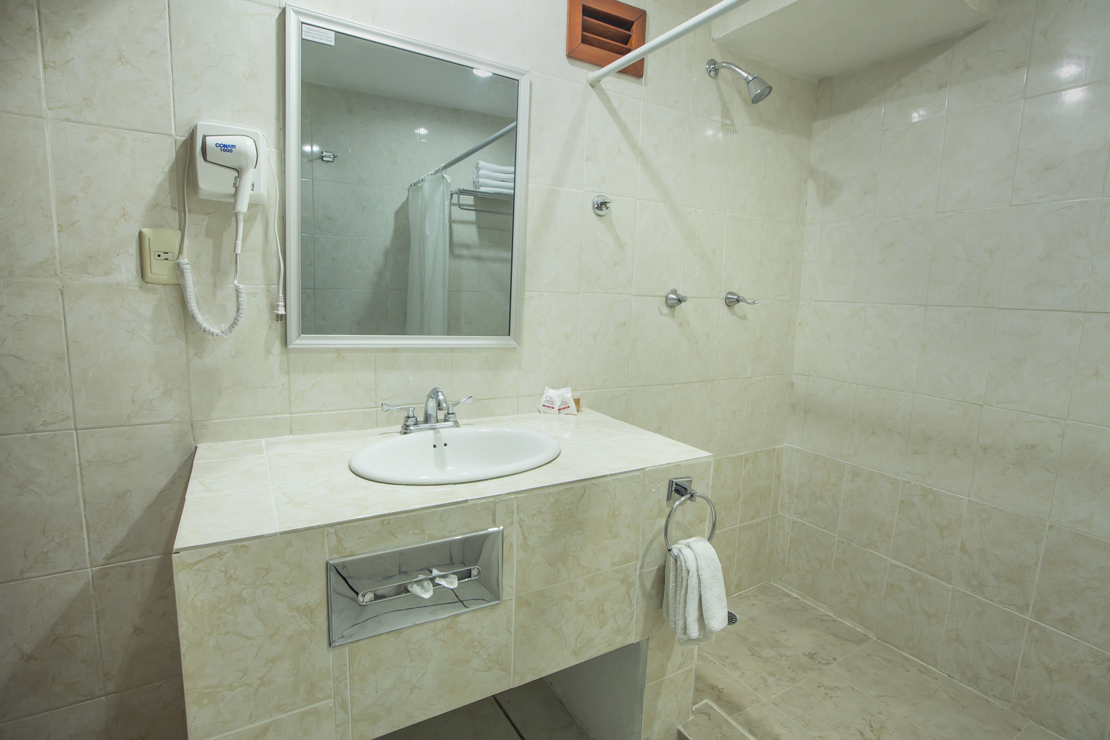 traditional triple room, 1 bedroom | bathroom | shower, rainfall showerhead, free toiletries, hair dryer