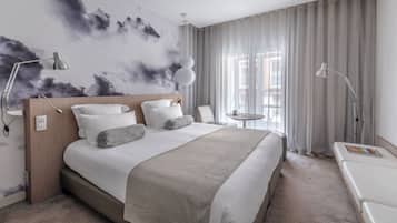 Premium bedding, in-room safe, desk, blackout drapes