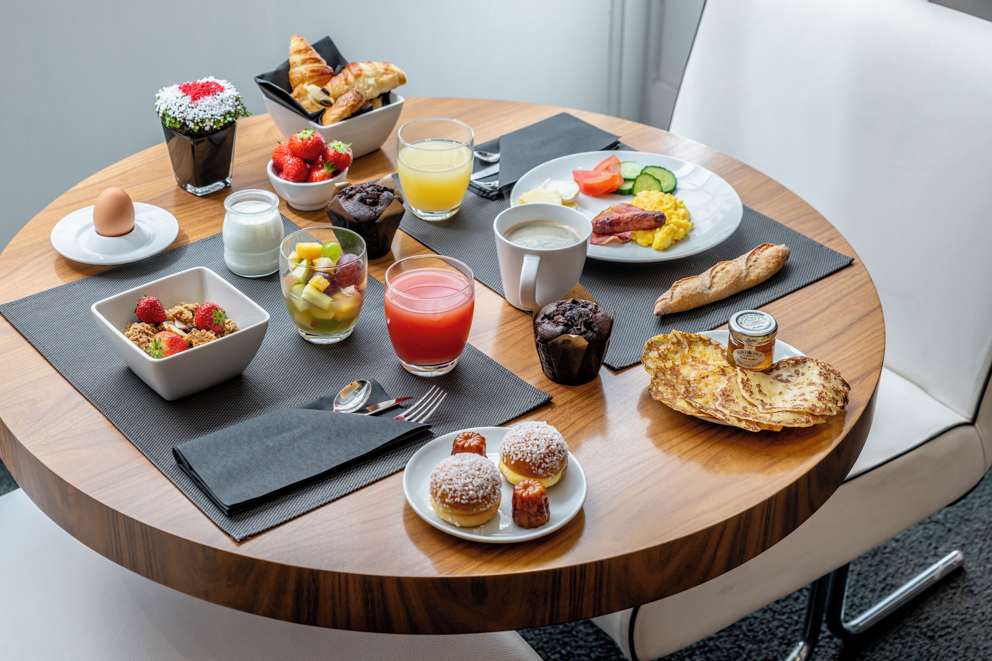 daily buffet breakfast (eur 22 per person)