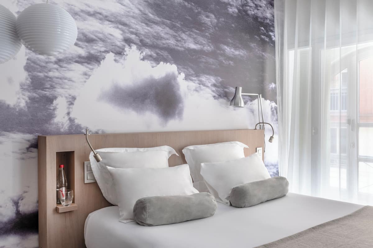 classic double room, 1 double bed | premium bedding, in-room safe, desk, blackout curtains