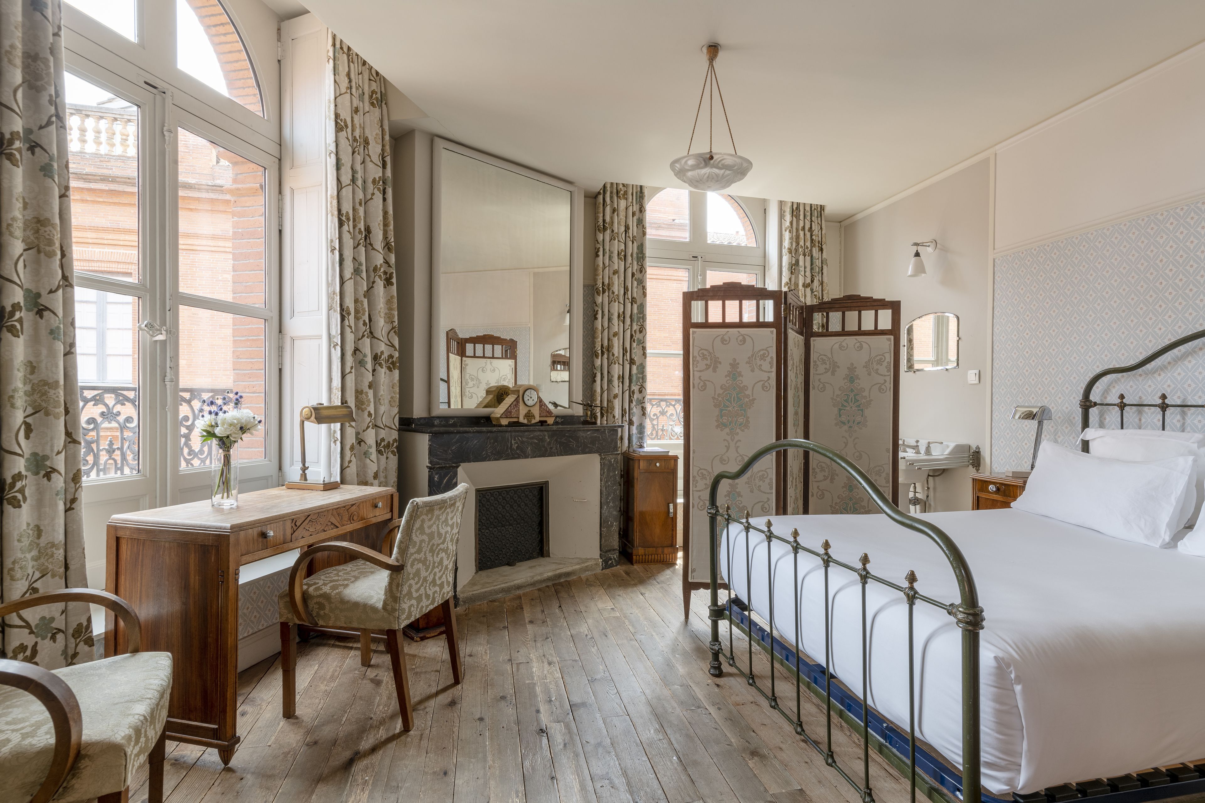 Suite (Saint-Exupéry) | Premium bedding, in-room safe, desk, blackout drapes