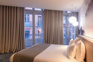 Habitación doble (Privilège) | Ropa de cama de alta calidad, caja fuerte, escritorio y cortinas opacas