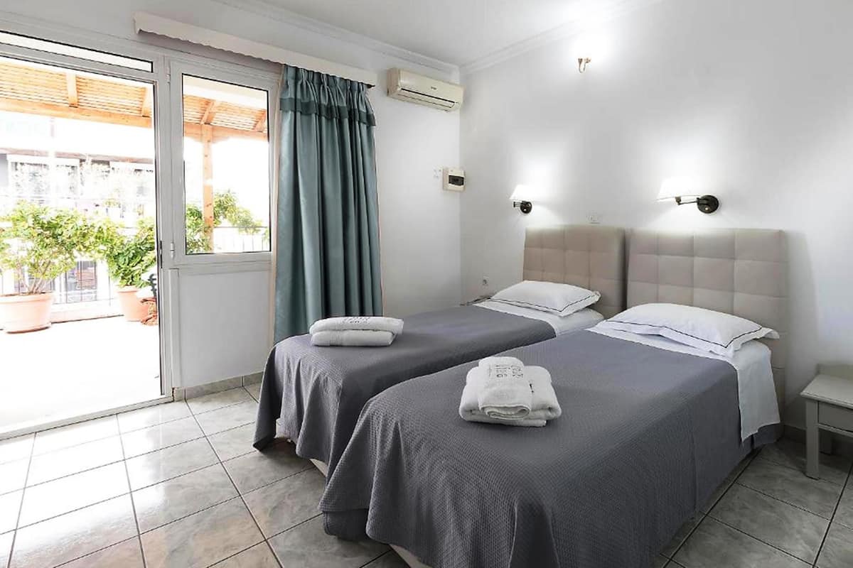 Classic-Doppel- oder -Zweibettzimmer (Roof Garden) | 1 Schlafzimmer, Minibar, Zimmersafe, Schreibtisch