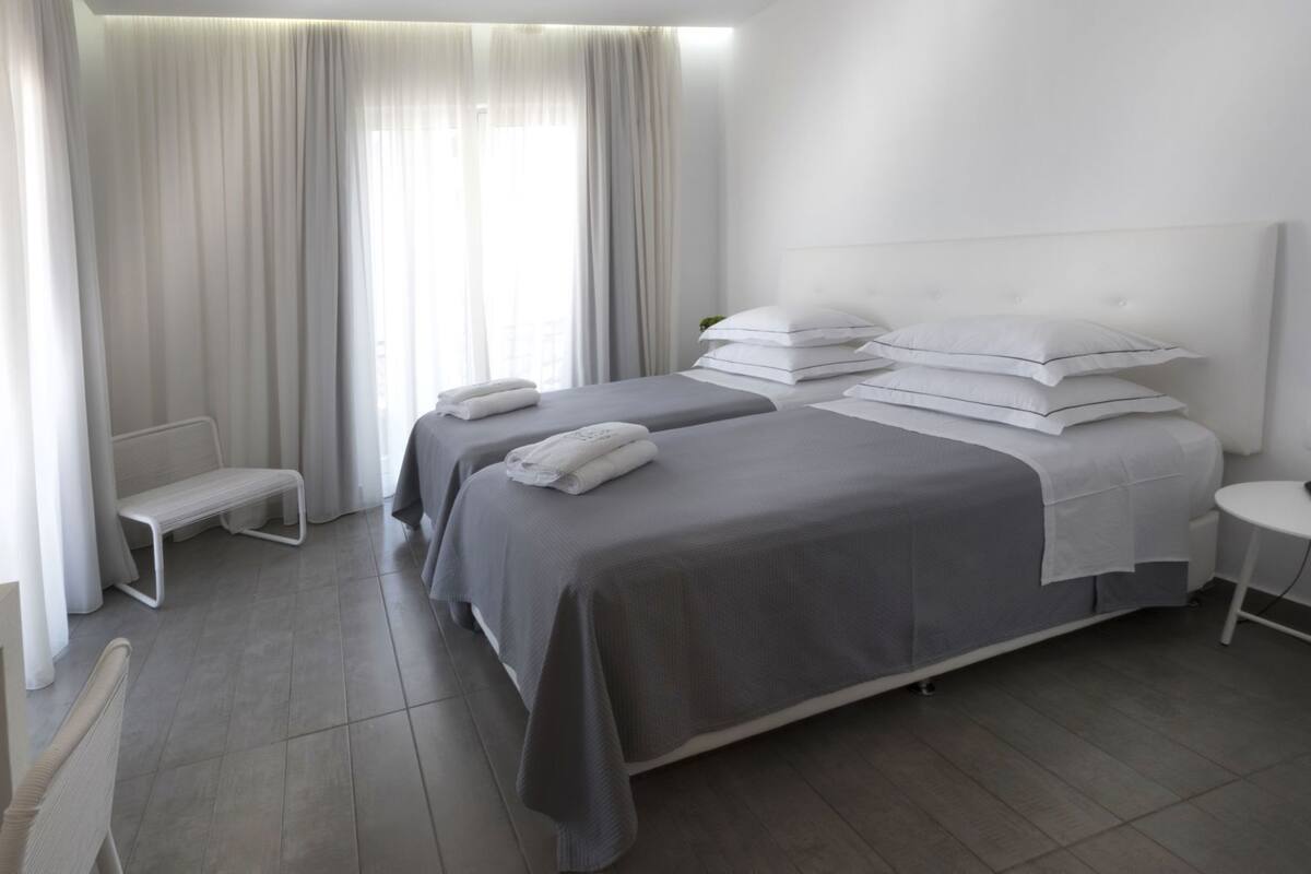 Minibar, in-room safe, desk, blackout drapes