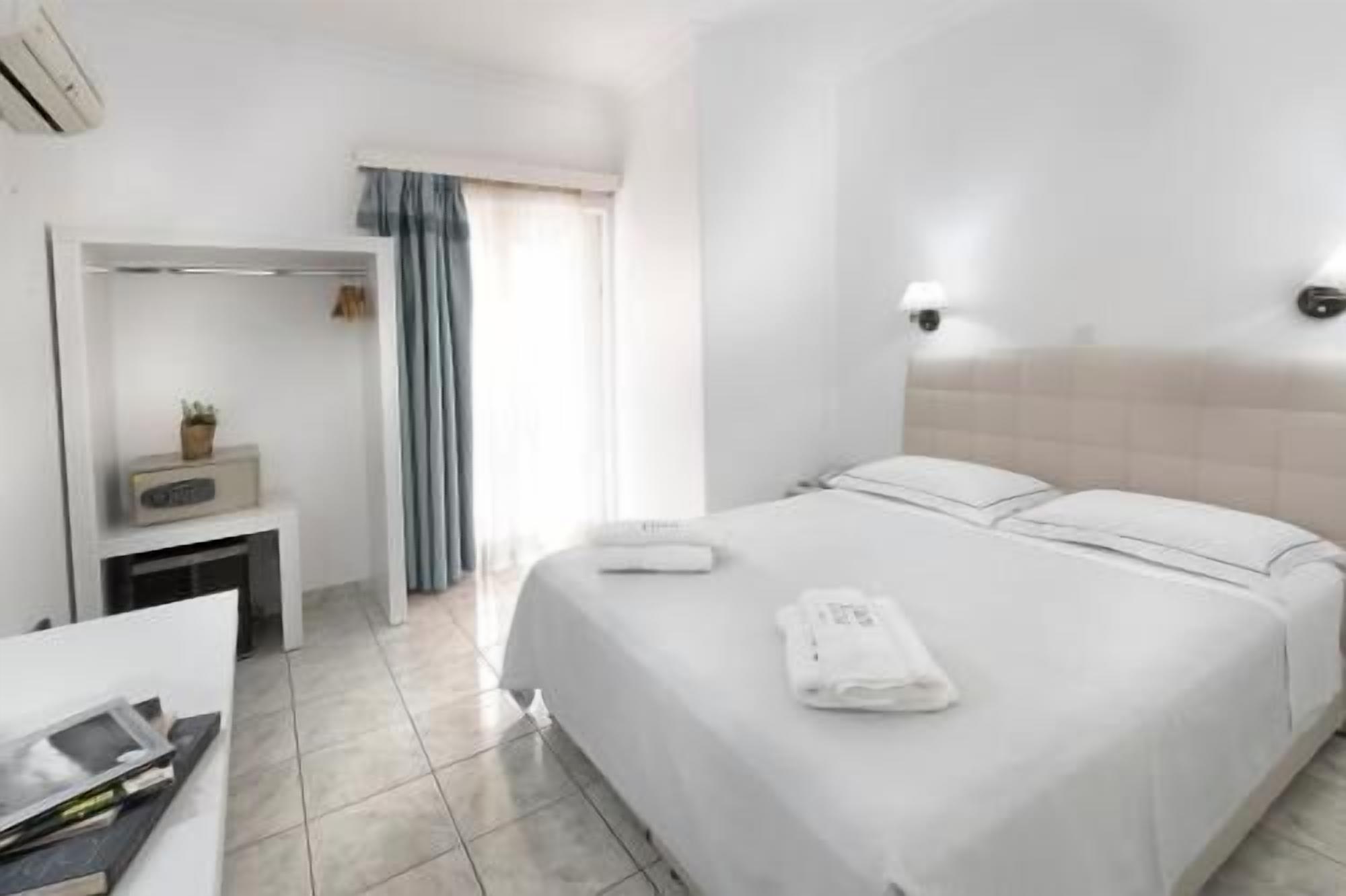 Minibar, in-room safe, desk, blackout drapes