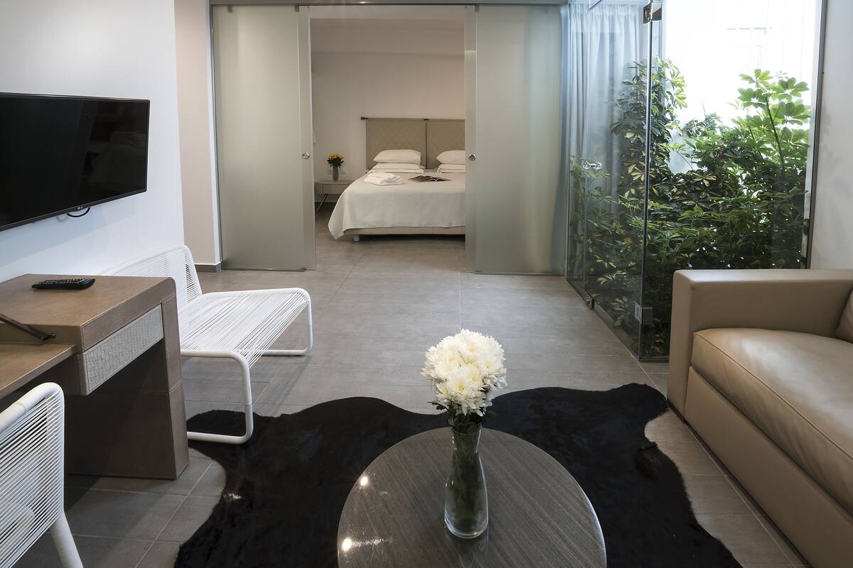 Minibar, in-room safe, desk, blackout curtains