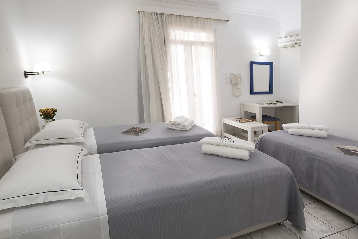 Dreibettzimmer | 1 Schlafzimmer, Minibar, Zimmersafe, Schreibtisch