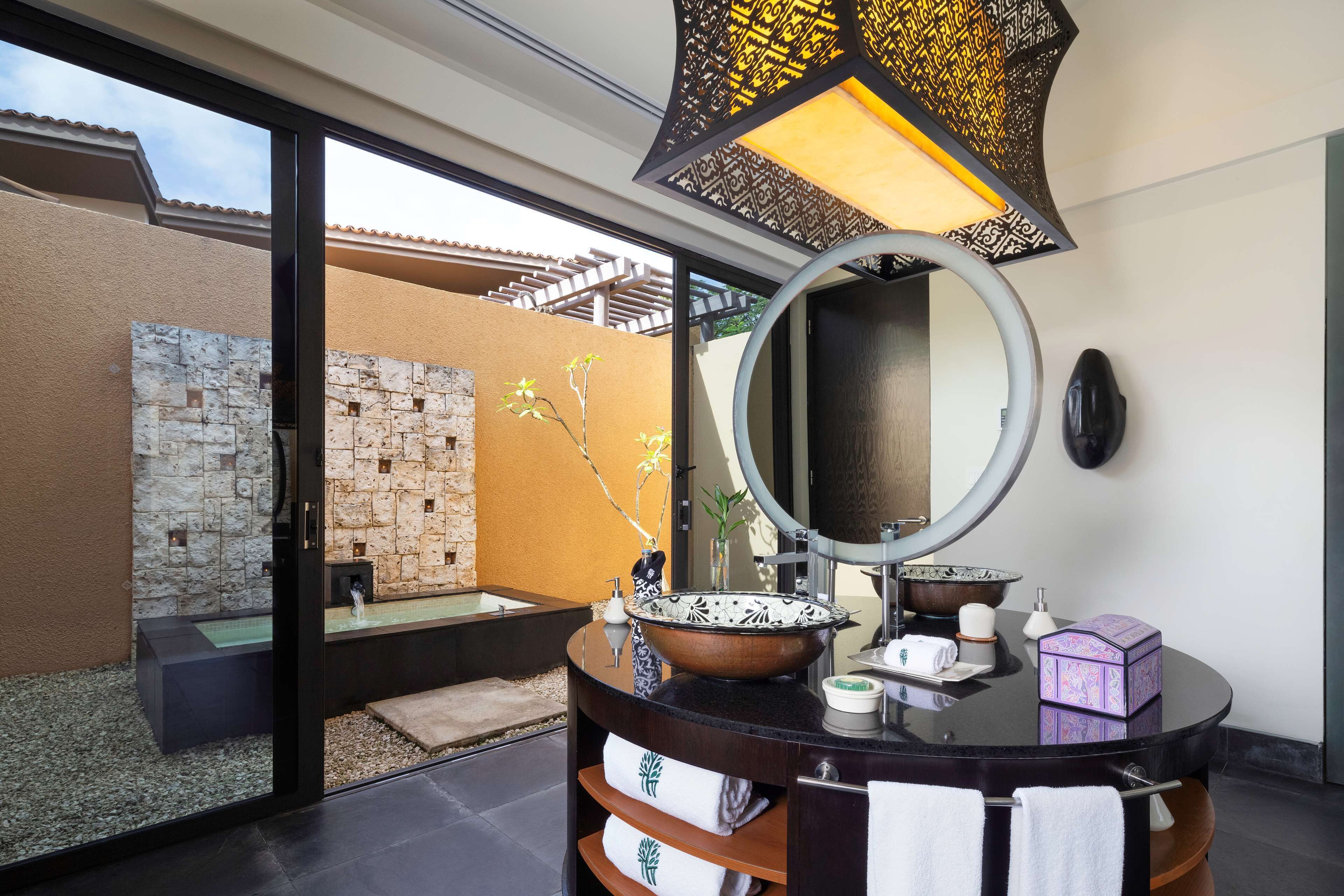 shower, rainfall showerhead, free toiletries, hair dryer