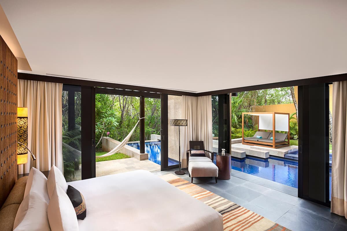 1 bedroom, premium bedding, down duvets, minibar