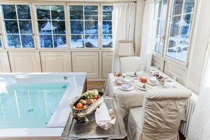 Romantic Suite | In-room dining - Villa Orso Grigio (Ronzone)