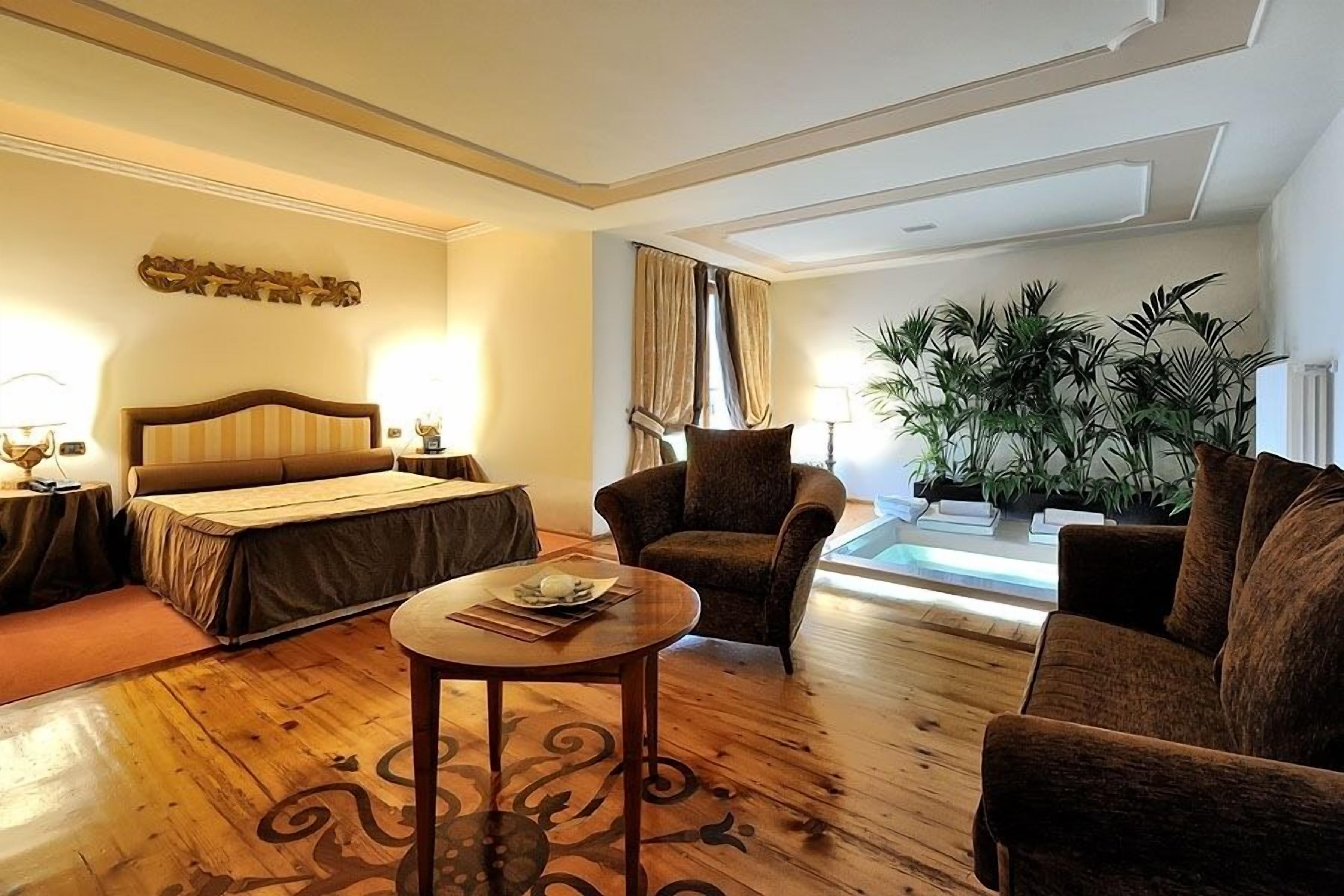 Junior-Doppelzimmer | Hochwertige Bettwaren, Minibar, Zimmersafe, Schreibtisch