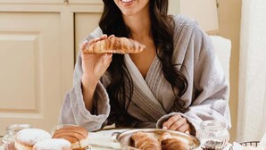 تناول الطعام داخل الغرفة