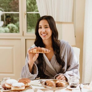 Luxury Suite | In-room dining