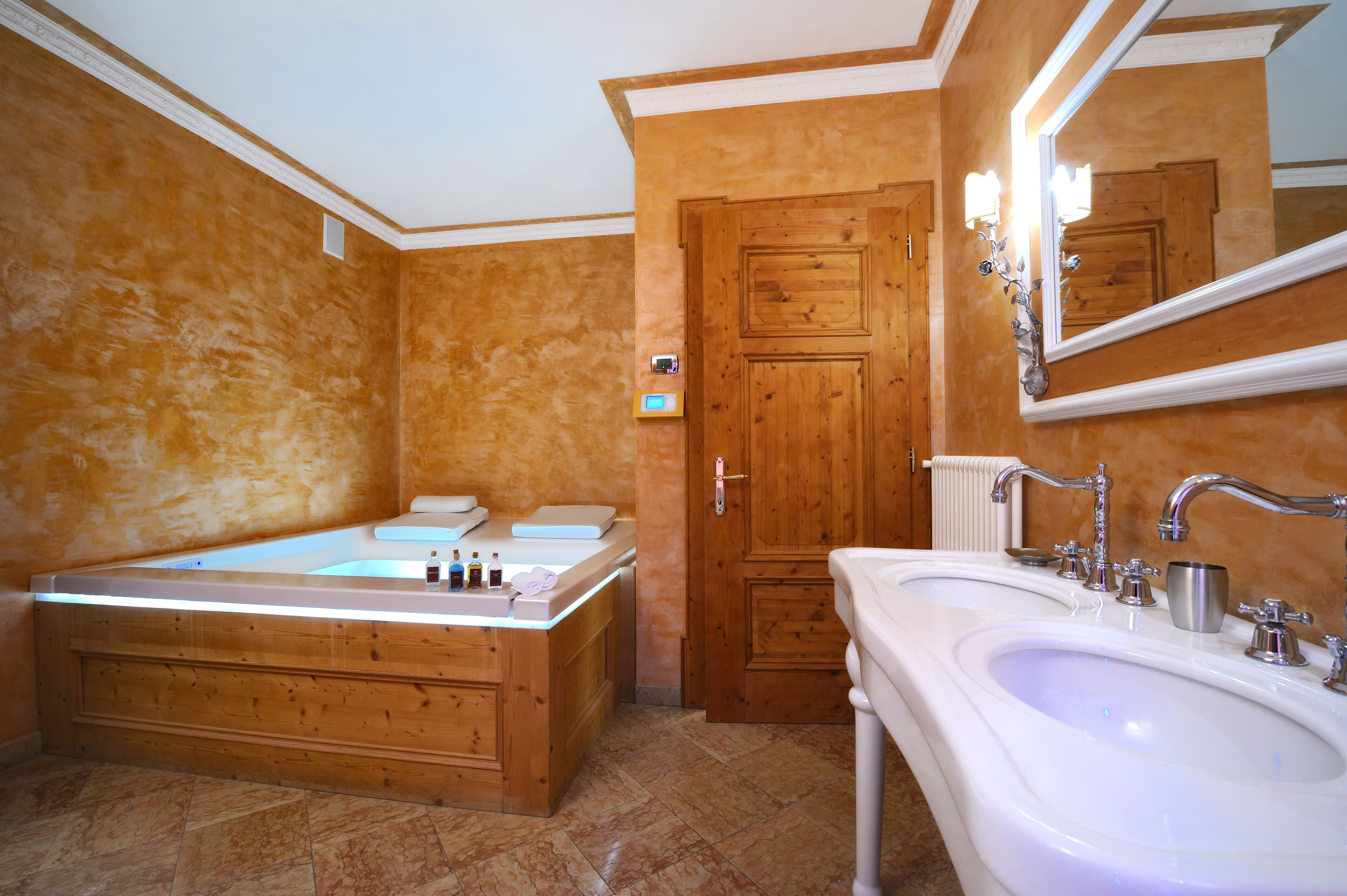 deluxe room (superior) | bathroom | free toiletries, hair dryer, slippers, bidet