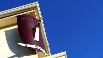 A building corner with a purple awning and a sign that reads "ORSOGNIA."