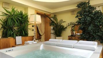 Indoor spa tub