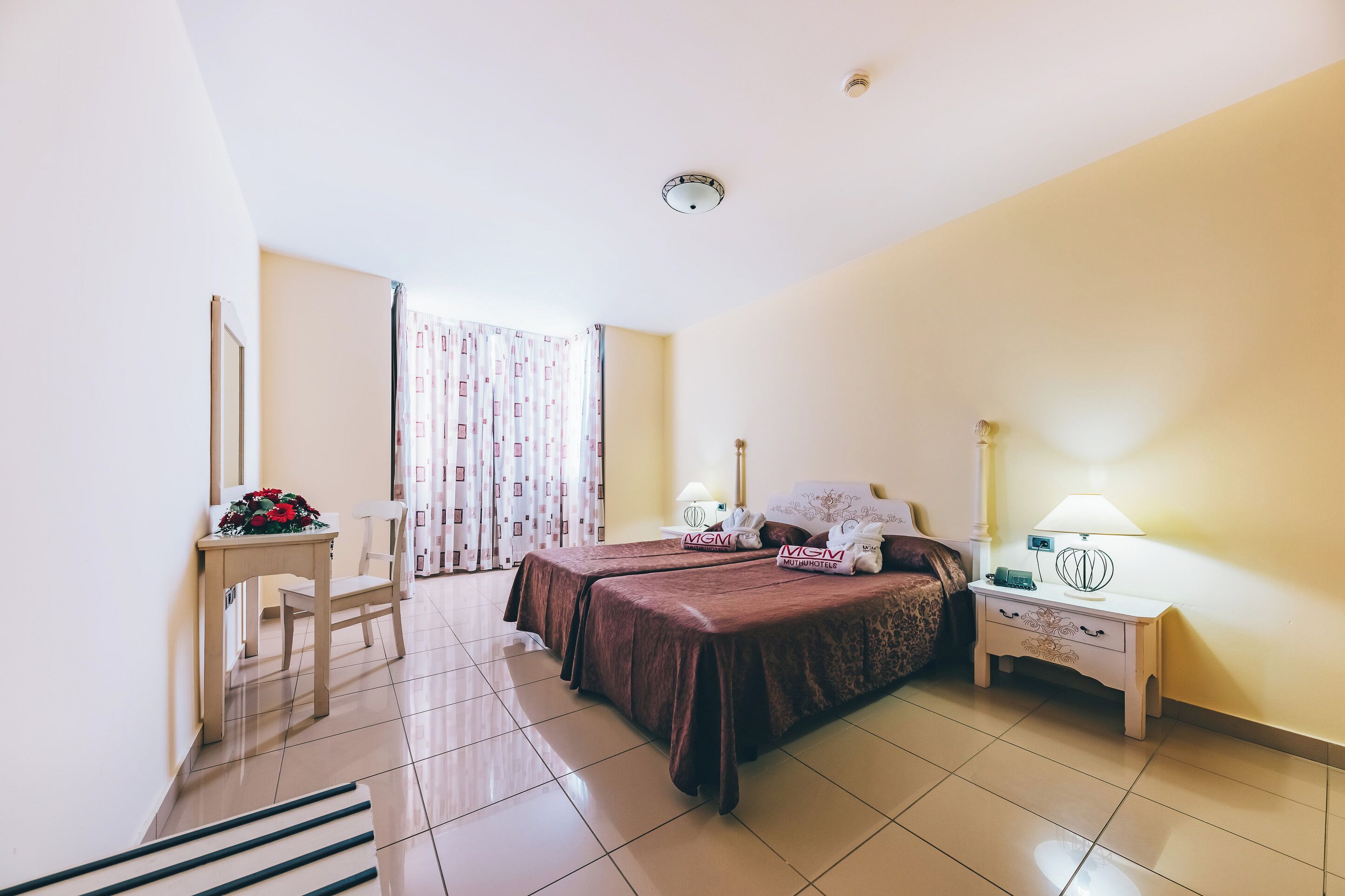 Een kluis op de kamer, verduisterende gordijnen