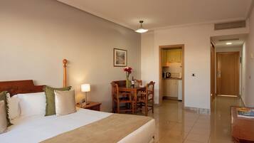 Standaard studio | Een kluis op de kamer, verduisterende gordijnen