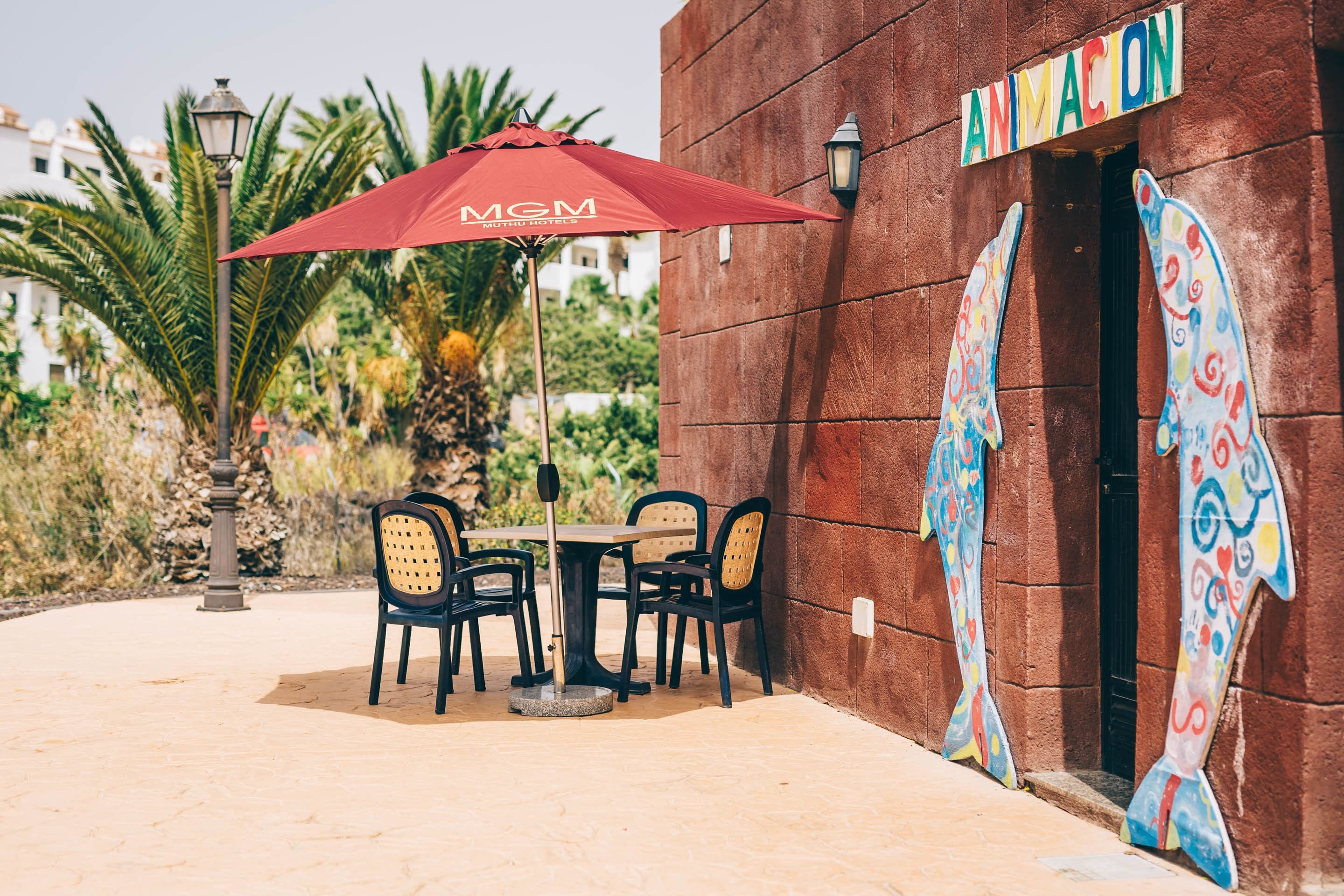 2 restaurants, serveren ontbijt, lunch, diner, internationale gerechten