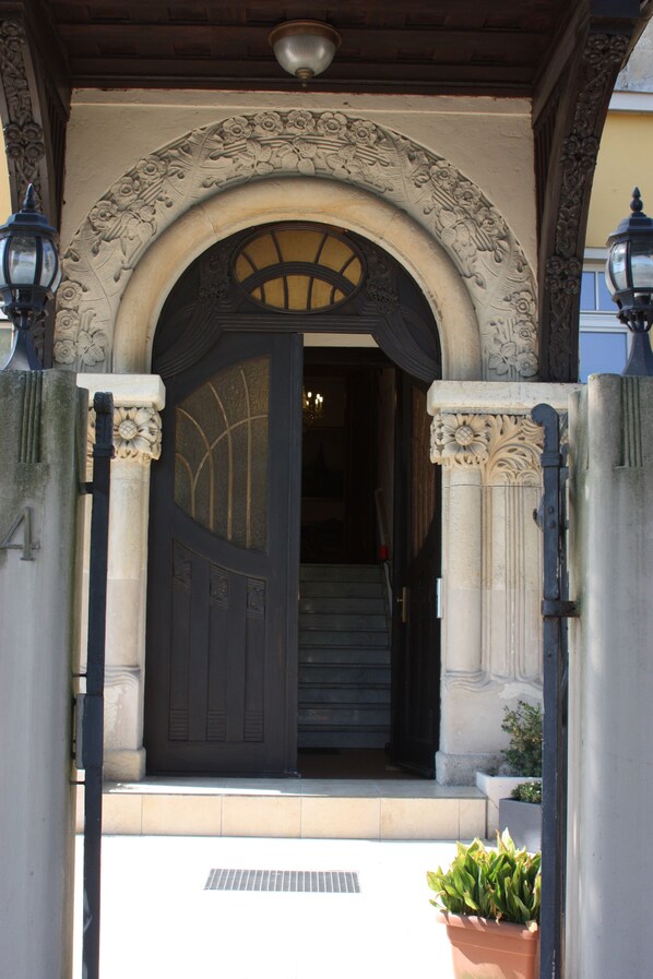 숙박 시설 입구