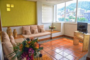 套房 | 起居區 | 32-吋平面電視、有線頻道、電視