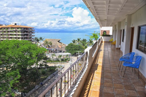 Hotel Eloisa - Near Playa de los Muertos