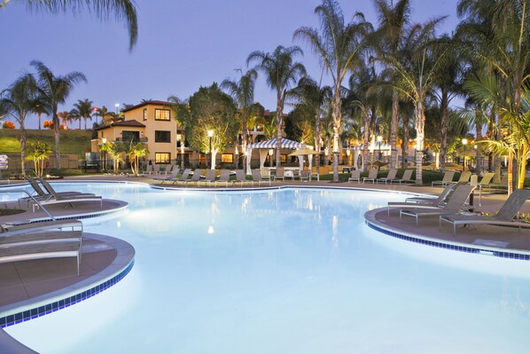 A swimming pool with lounge chairs and palm trees. - MarBrisa Carlsbad Resort (Carlsbad)