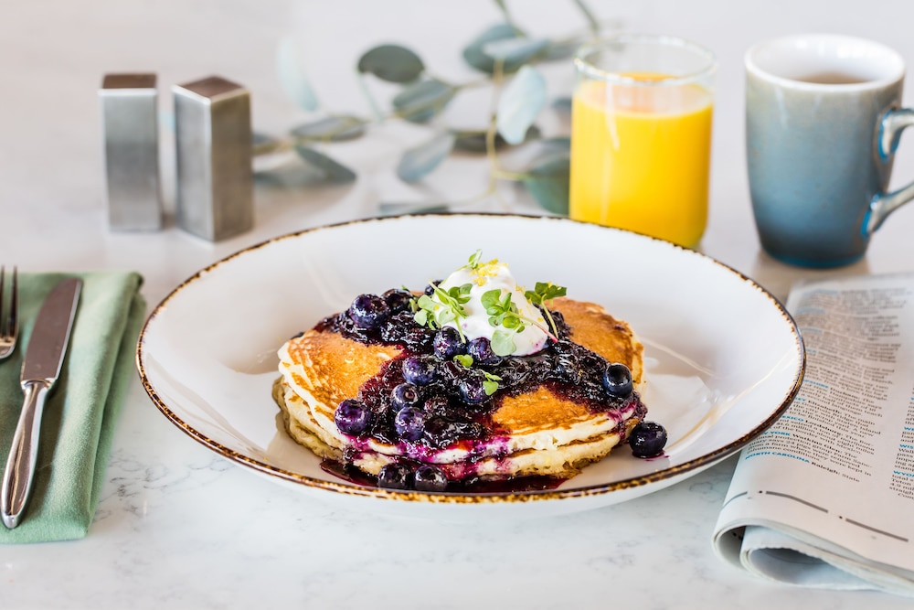 Hotel Ukraine by null