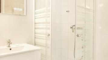 Shower, towels