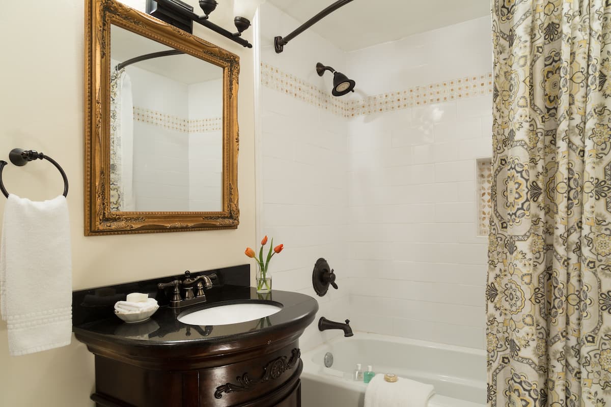 Deluxe-Zimmer, 1 Schlafzimmer, eigenes Bad | Badezimmer