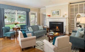 Lobby lounge - The Four Chimneys Inn (Bennington)