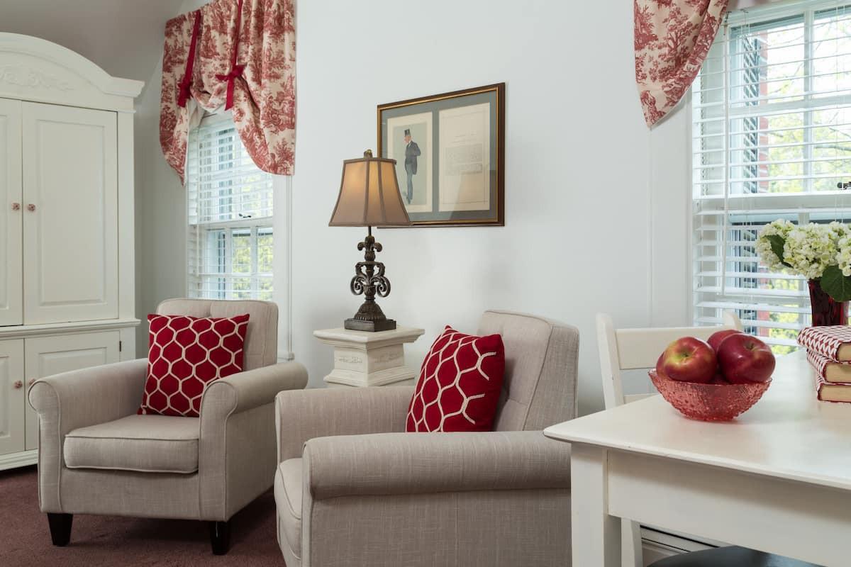 Traditional-Zimmer, 1 Schlafzimmer, eigenes Bad | Wohnbereich