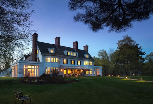 The Four Chimneys Inn