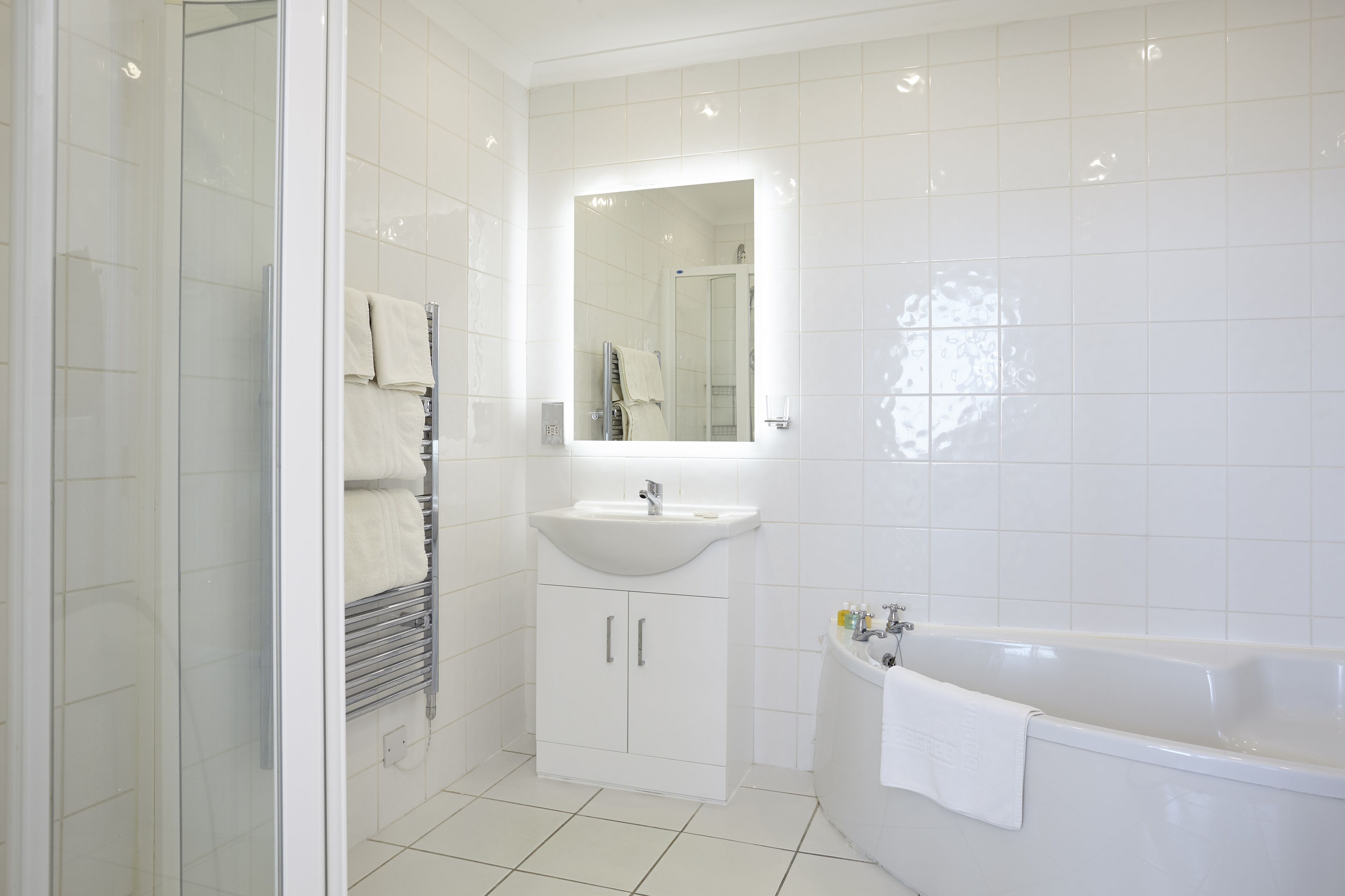 executive room, sea view, sea facing | bathroom | combined shower/bathtub, free toiletries, hair dryer, towels