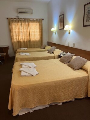 In-room safe, iron/ironing board, free cots/infant beds, free WiFi - Gran Hotel Cristal (Córdoba)