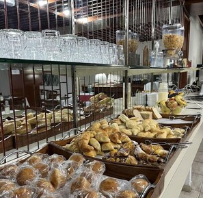 Free daily buffet breakfast - Gran Hotel Cristal (Córdoba)